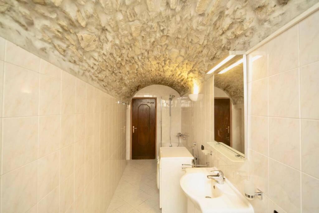 Contempora Apartments - Ca' Brenta Garden Сан-Феделе-Интельви Экстерьер фото